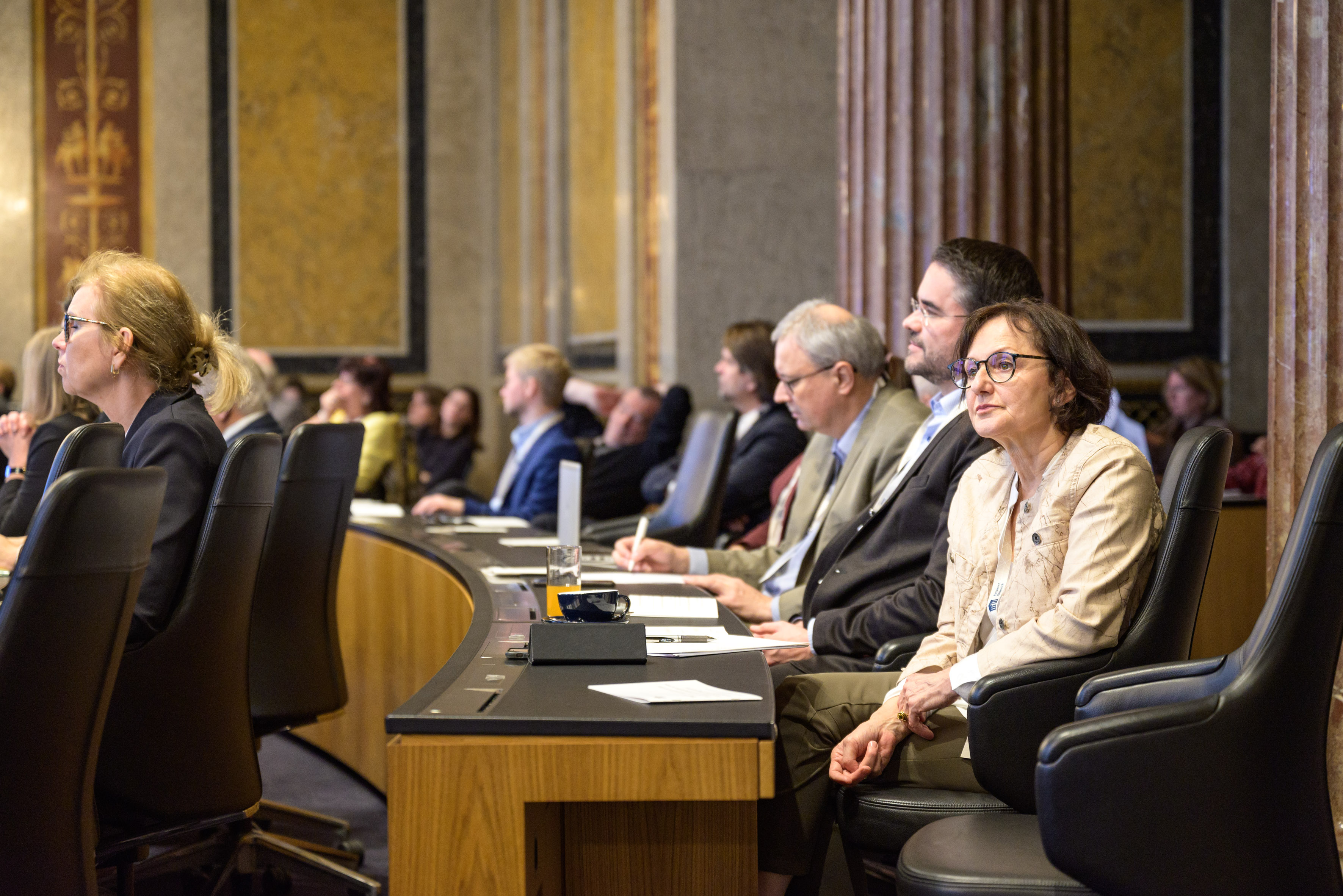 Blick Richtung Veranstaltungsteilnehmer:innen im Bundesrat.