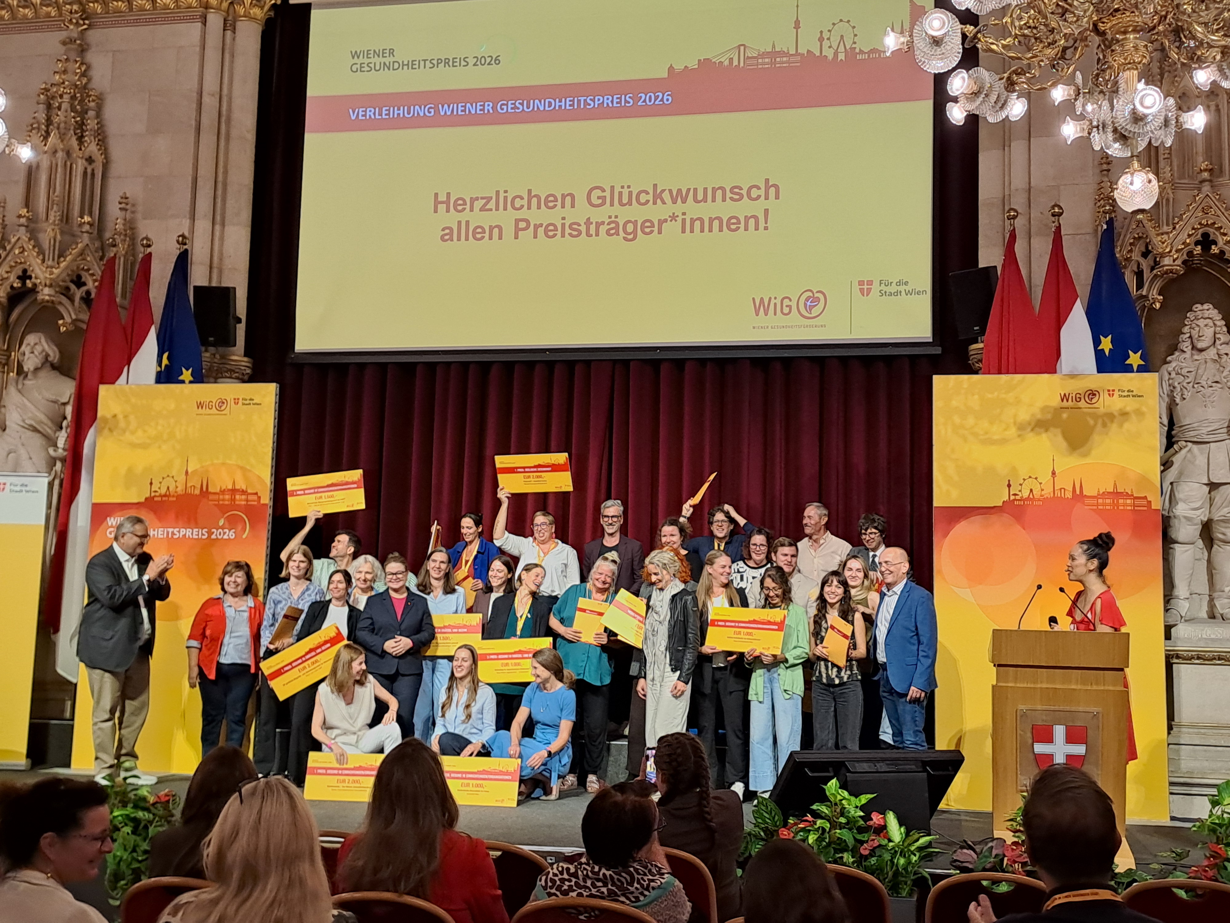 Preisträger:innen des Wiener Gesundheitspreises auf der Bühne.