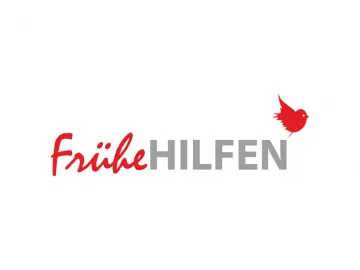 Logo der Frühen Hilfen mit rotem Schriftzug und stilisiertem Vogel.