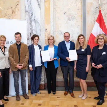 © Monika Fellner Auf dem Foto sind die Leiterin des Kompetenzzentrums Klima und Gesundheit und Autorin der Strategie Dr. Ruperta Lichtenecker, Klimaschutzministerin Leonore Gewessler, Gesundheitsminister Johannes Rauch und Autorin der Strategie, Karin Schanes zu sehen.