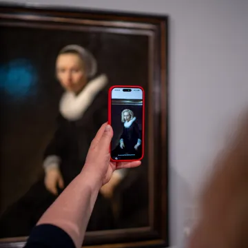 AR-App "verschönert" Kunstwerk mittels Social-Media-Filter. © BMASGPK/Habermann AR-App "verschönert" Kunstwerk mittels Social-Media-Filter.