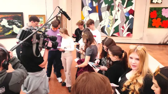 ORF kulturMONTAG begleitet YOUareART: Jugendliche testen Filter im Museum und sprechen über Körperbild, Vergleichsdruck und Selbstwert.